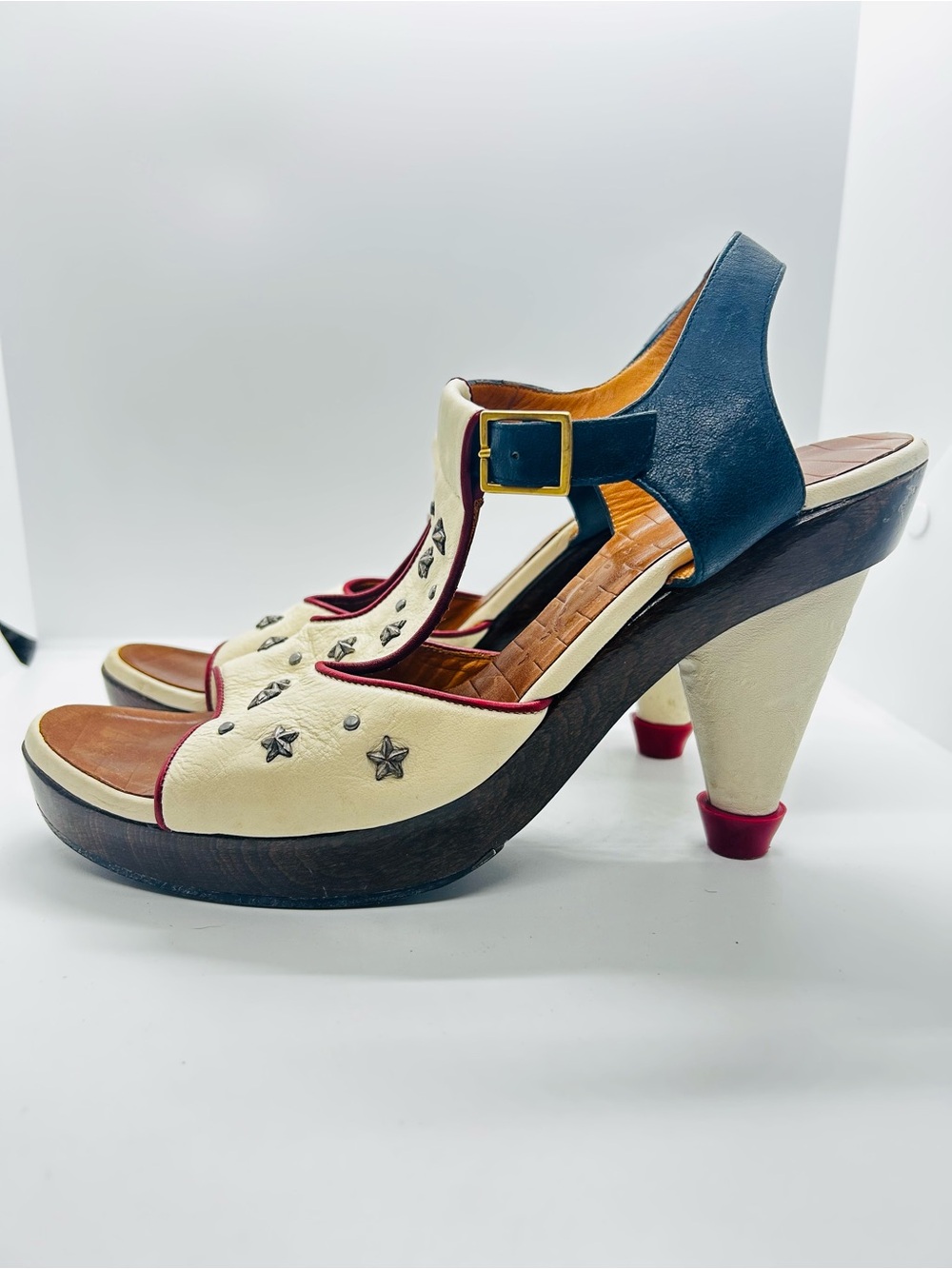 Chie Mahara Women’s Sz 42 Star Stdded Heels Sandals